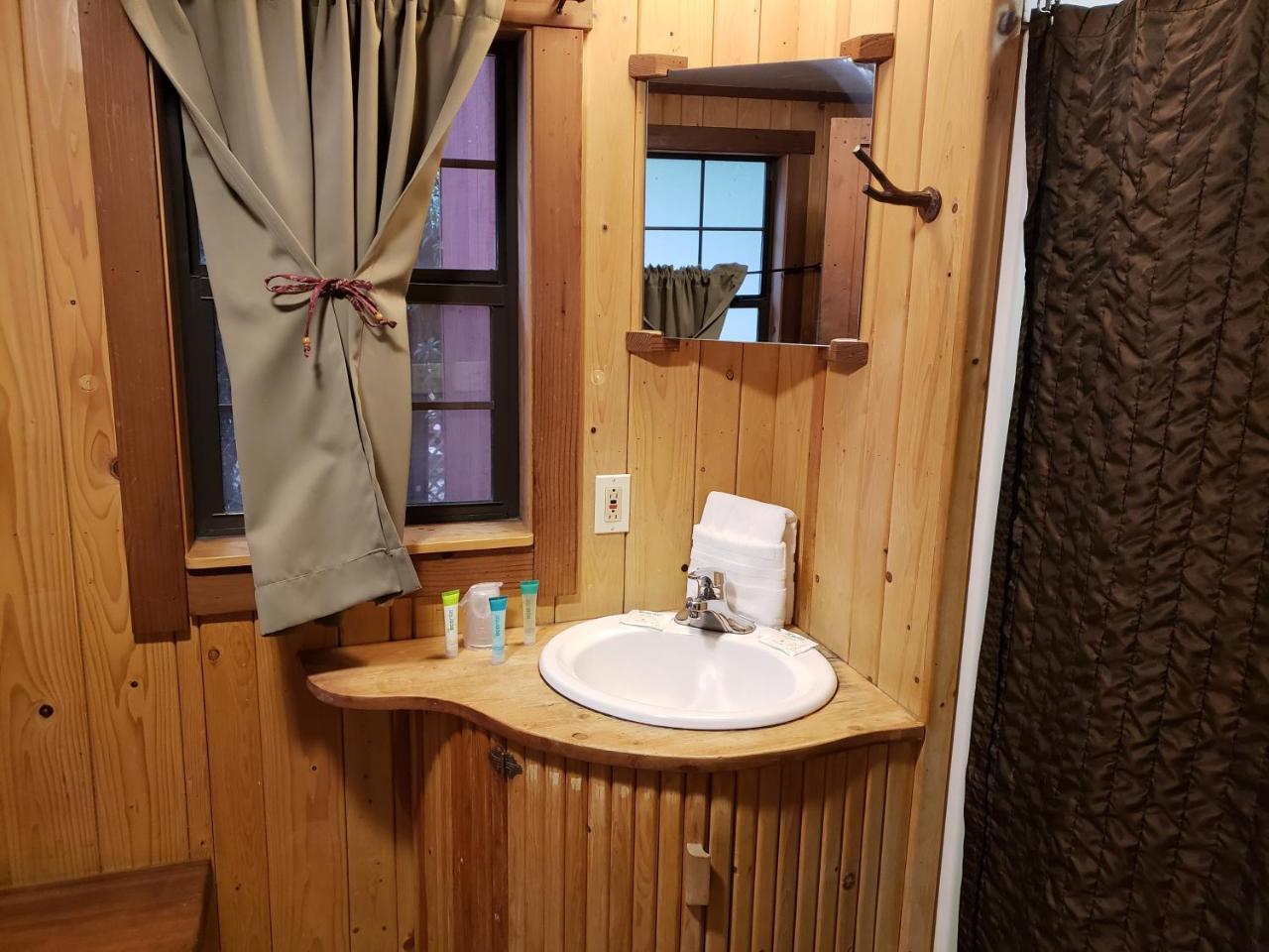 بيج سور Riverside Campground & Cabins الغرفة الصورة